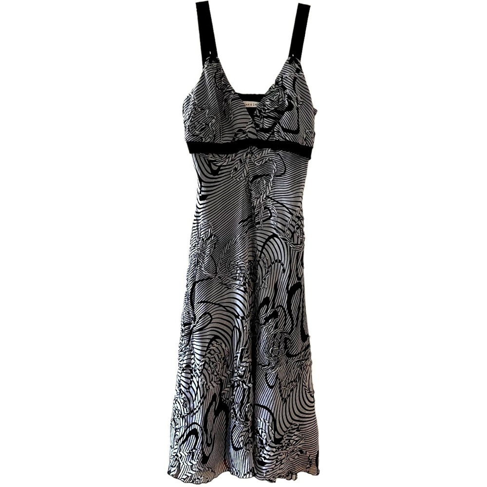 MELANIE Lyne V-Neck Patterned Dress
